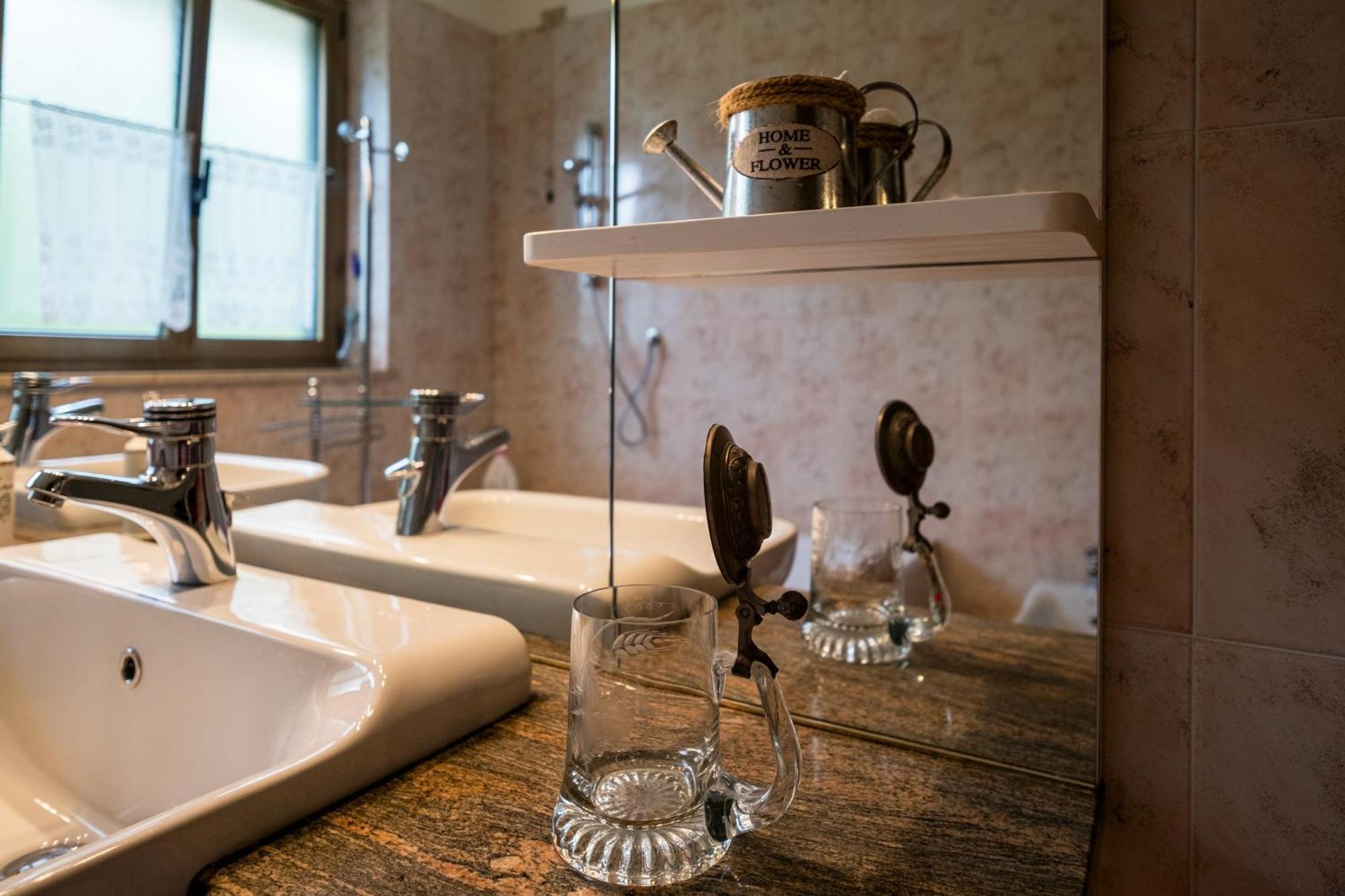 La Vie En Rose Bed & Breakfast Buia Екстериор снимка
