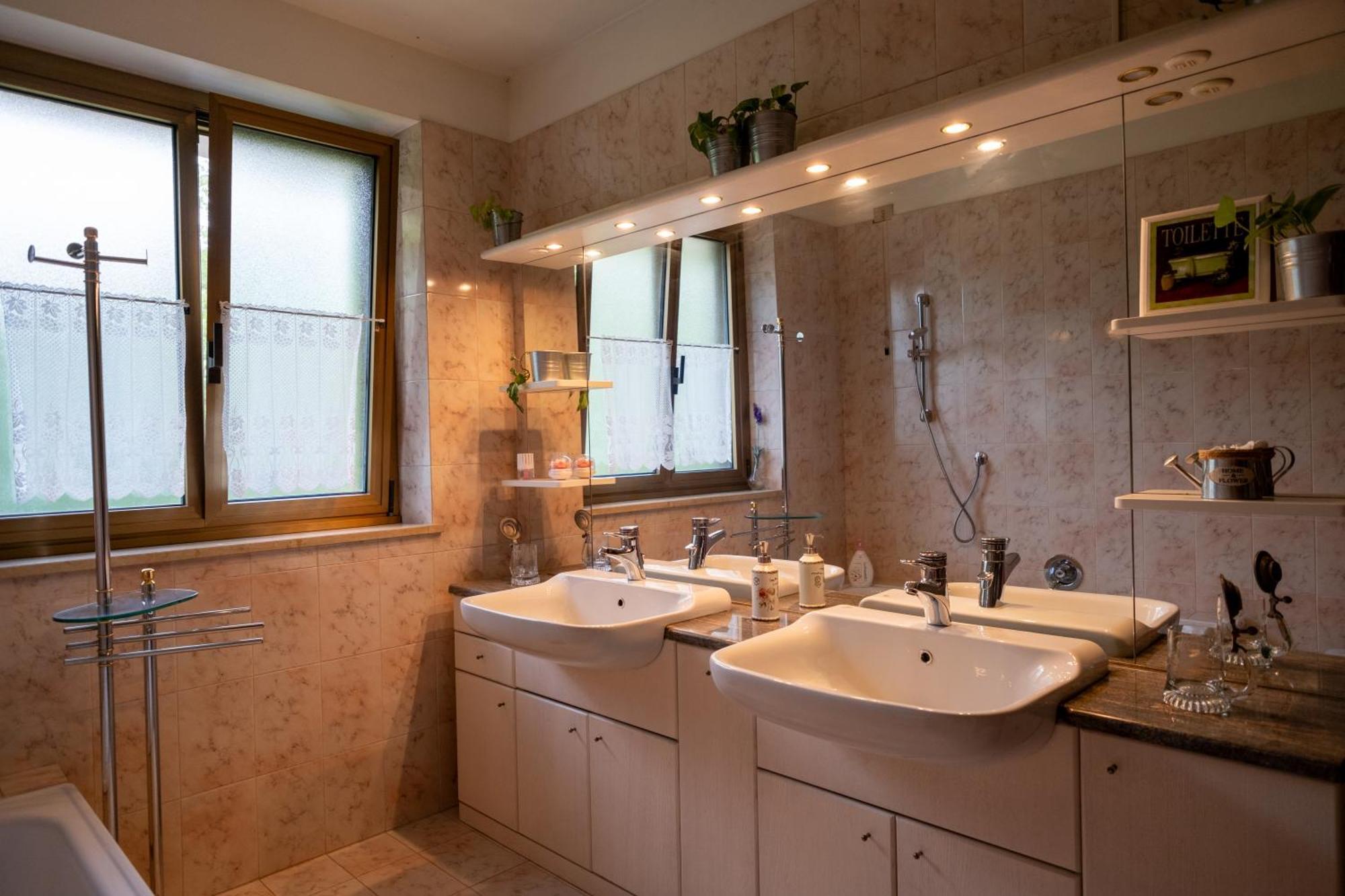 La Vie En Rose Bed & Breakfast Buia Екстериор снимка